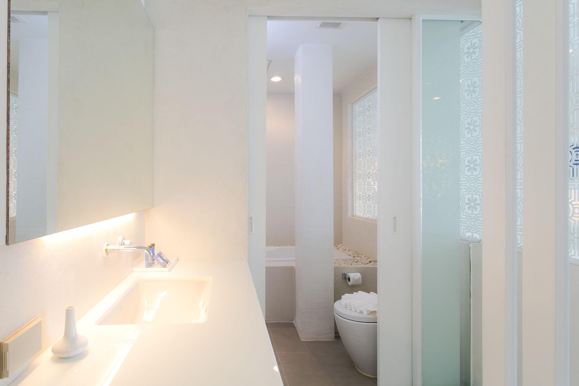 The House Patong Hotel Екстериор снимка