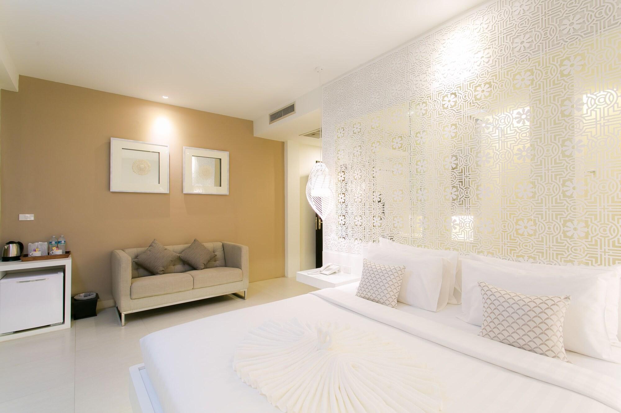 The House Patong Hotel Екстериор снимка