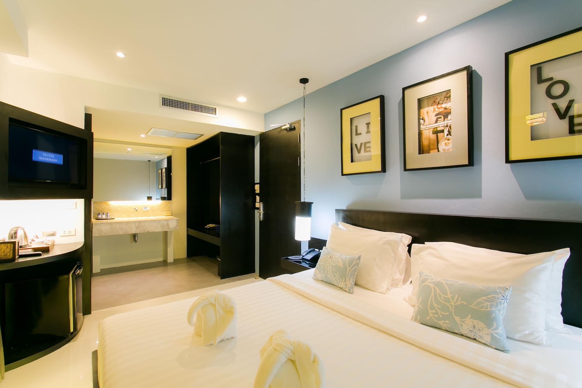 The House Patong Hotel Екстериор снимка