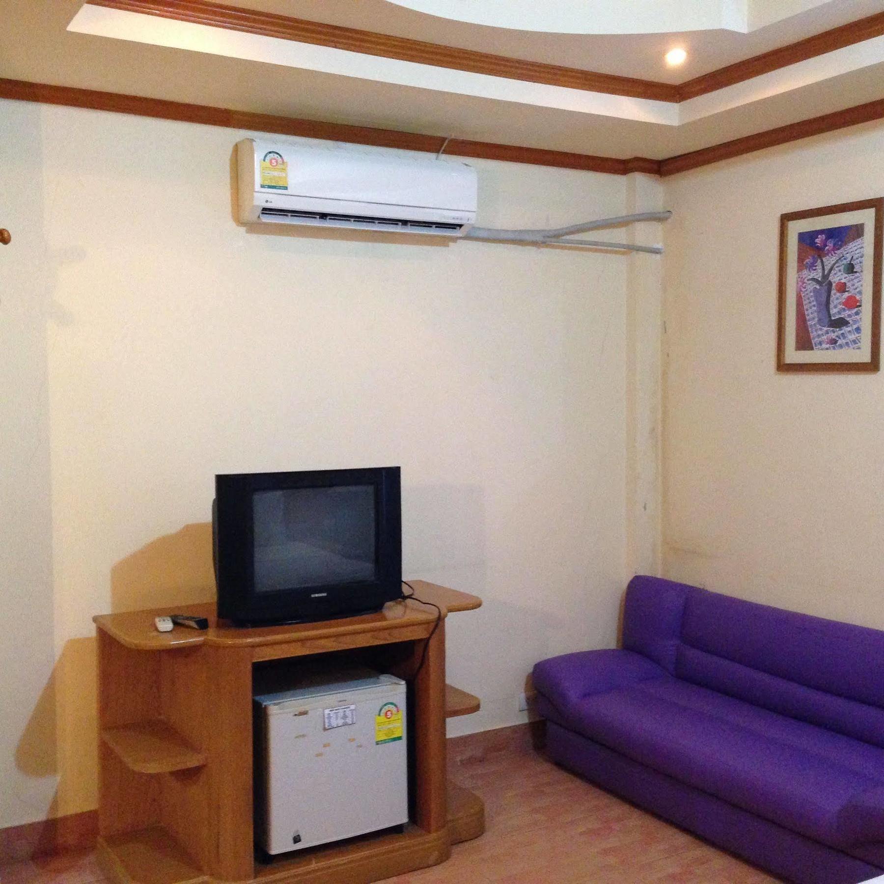 The House Patong Hotel Екстериор снимка