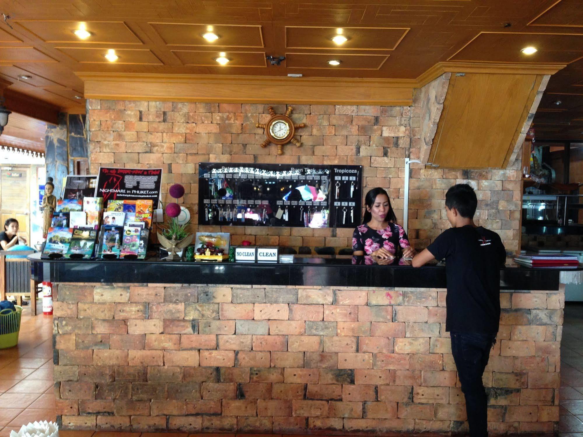 The House Patong Hotel Екстериор снимка