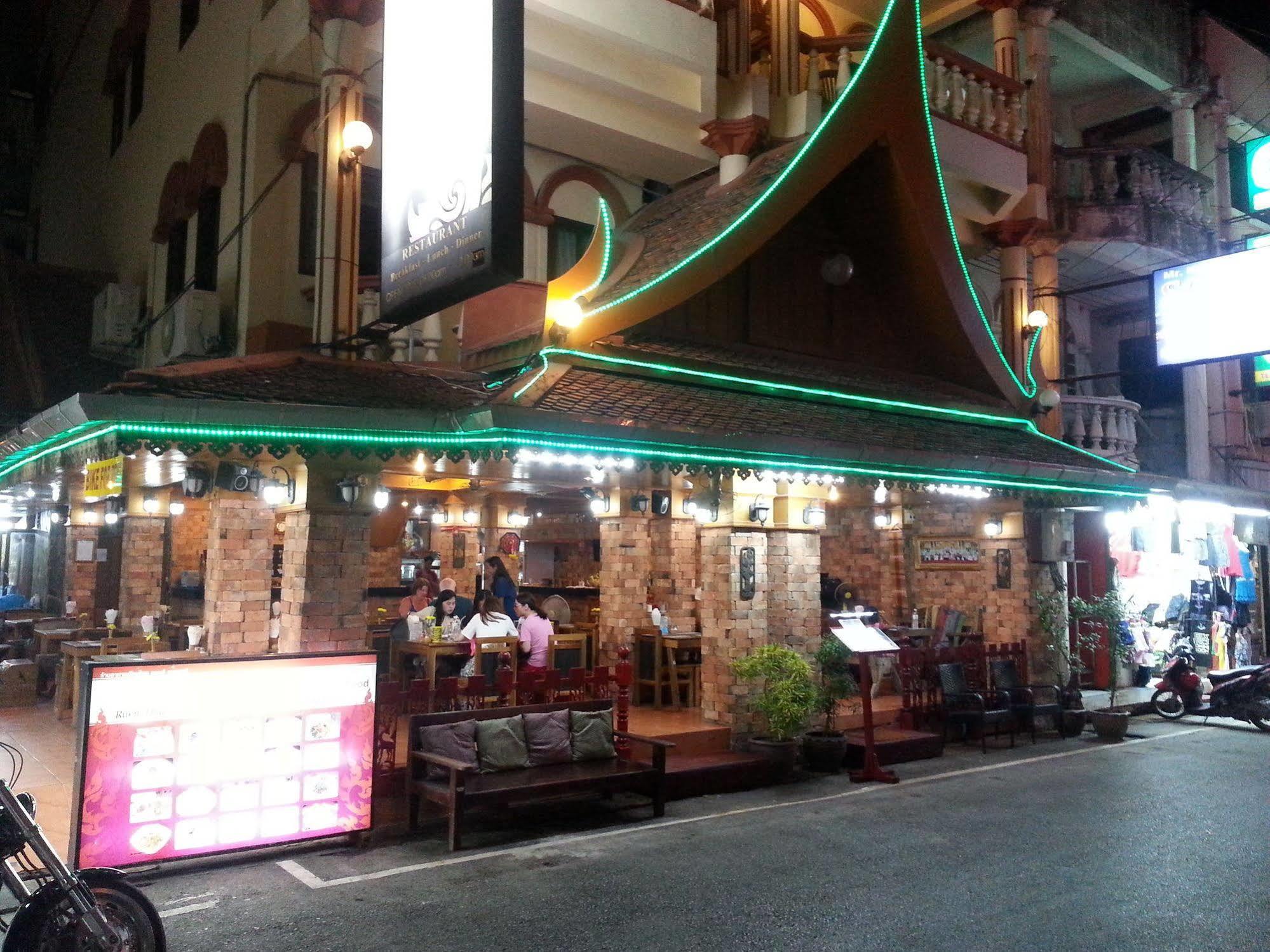 The House Patong Hotel Екстериор снимка