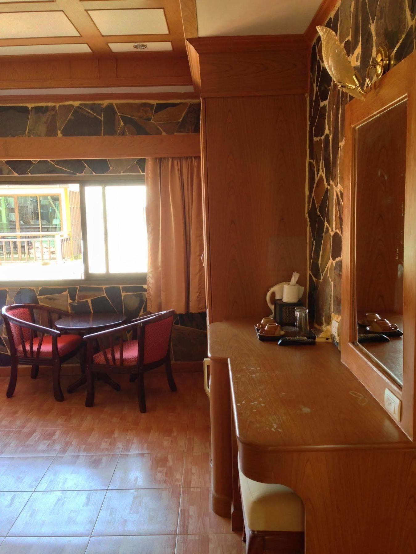 The House Patong Hotel Екстериор снимка