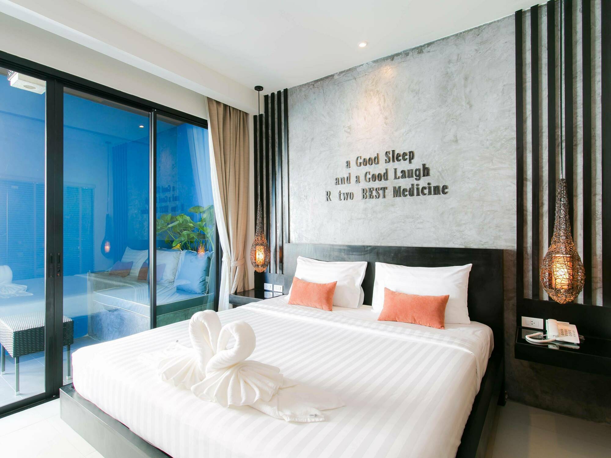 The House Patong Hotel Екстериор снимка